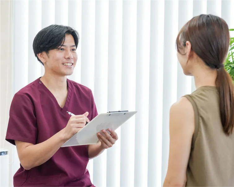 患者さんとカウンセリングをする先生