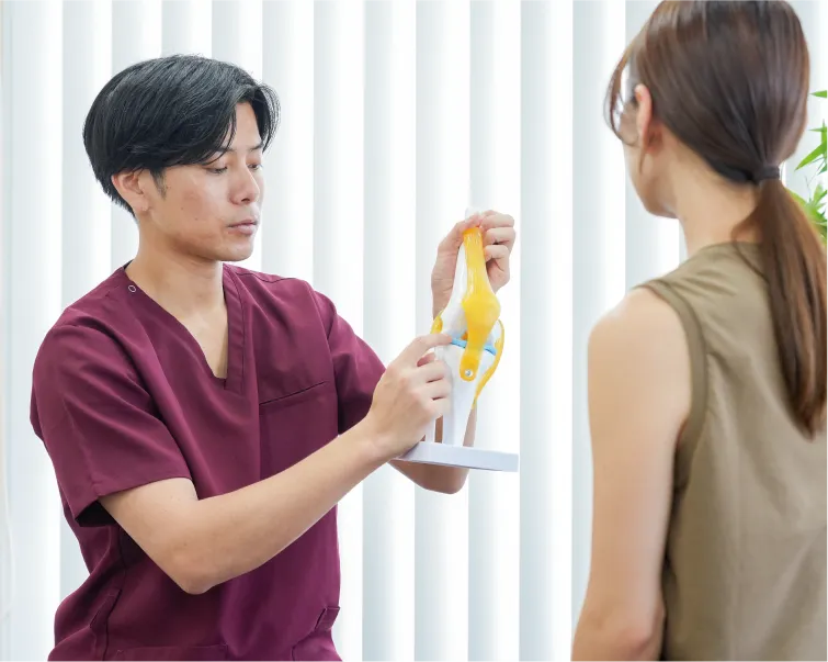 施術方法を説明する先生